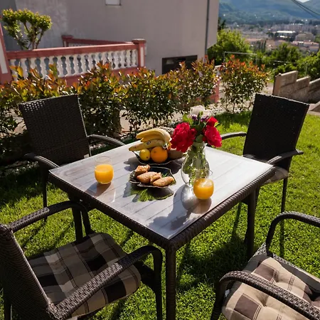 Apartment Emina *